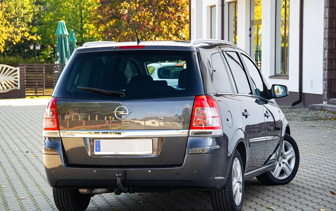Opel Zafira cena 20900 przebieg: 220000, rok produkcji 2010 z Golub-Dobrzyń małe 781